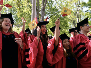 哈佛大学官宣年收入20万美元以下家庭学生免学费